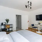 Bright Stylish Apartment In A Top Location